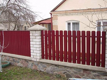 Забор из евроштакетника на ленточном фундаменте 5 м